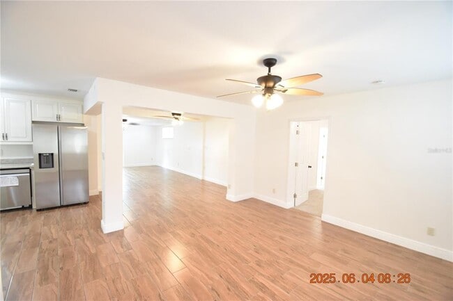 Building Photo - 417 Country Club Dr