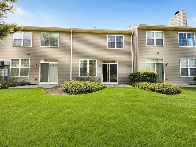 Building Photo - 2912 White Thorn Cir