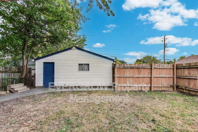 Building Photo - 5244 E 10th St