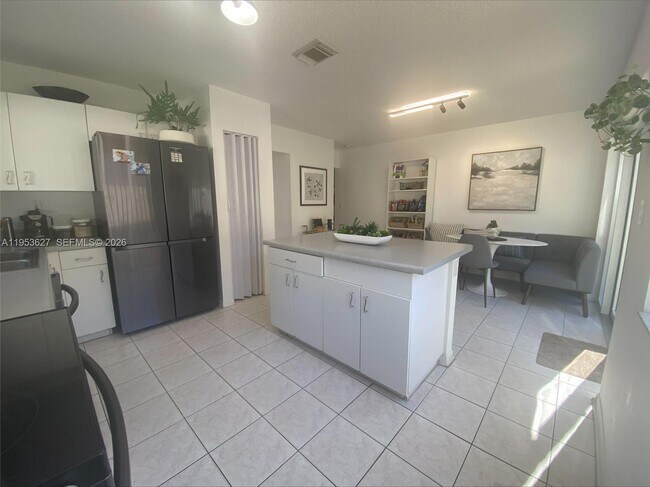 Building Photo - 6131 NW 43rd Ave