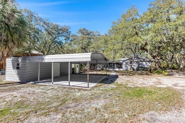 Building Photo - Coastal 3 Bedroom Home Available Now!