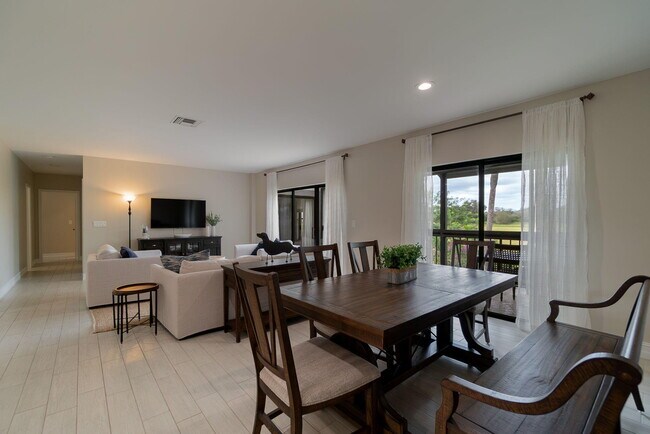 Building Photo - 11355 Pond View Dr