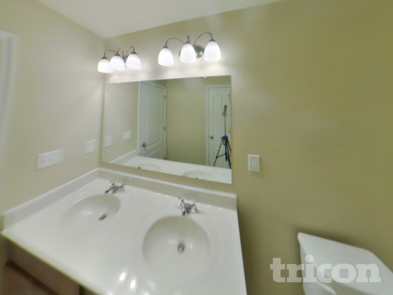 Building Photo - 1032 Pultney Ln