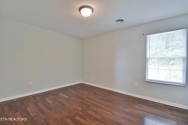 Building Photo - 3032 Oakwood Hills Ln