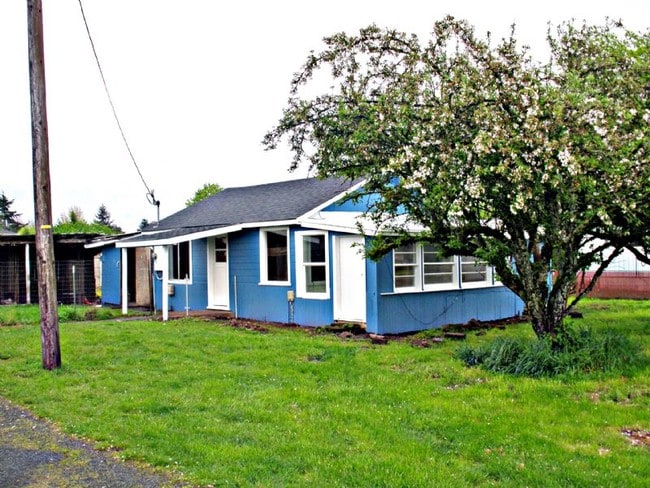 Primary Photo - Small farm house in country setting on app...