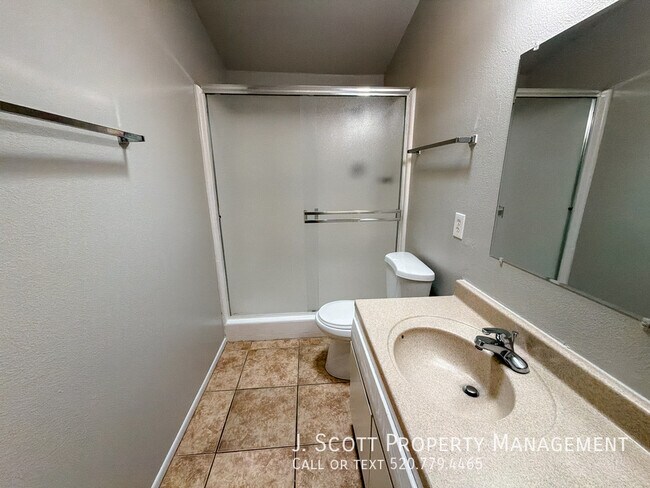 Building Photo - 3914 E Becker Ln