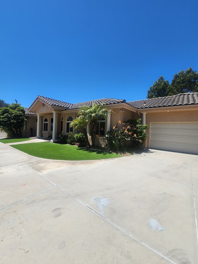 Building Photo - Gorgeous Country Home with View- ALL UTILI...