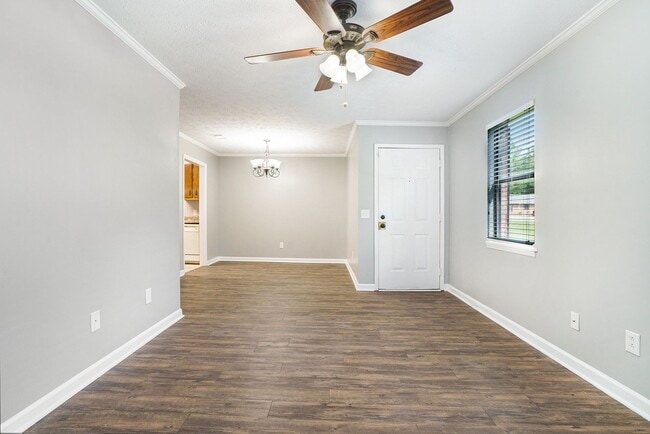 Building Photo - **AVAILABLE JULY 1ST** UPDATED 2 Bed/1.5 Bath Eastside Duplex
