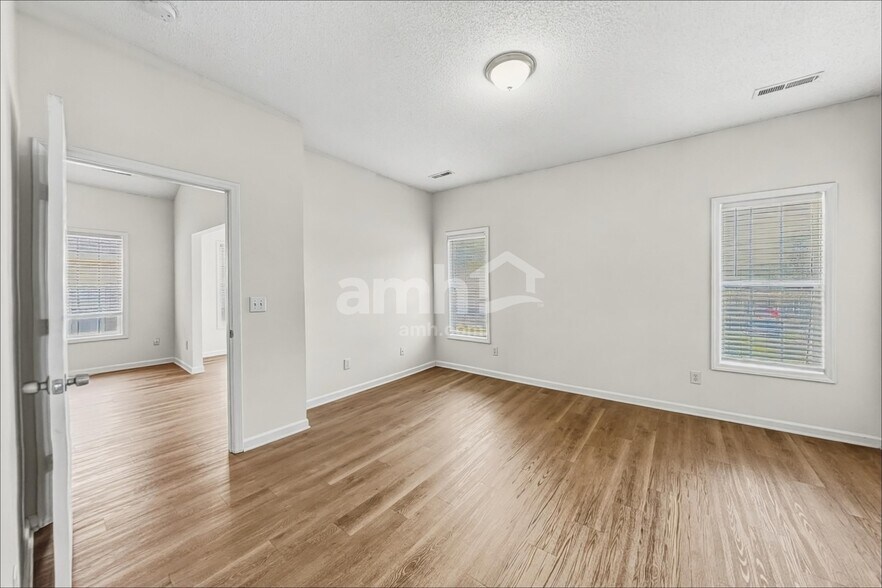 Building Photo - 104 Cameron Way Cir