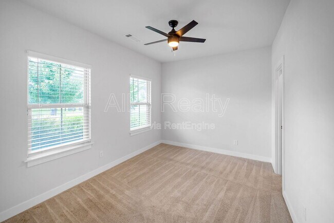 Building Photo - 533 Daffodil Ln