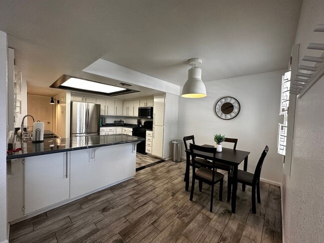 Building Photo - Furnished 3 Bedroom Condo across from Golf...