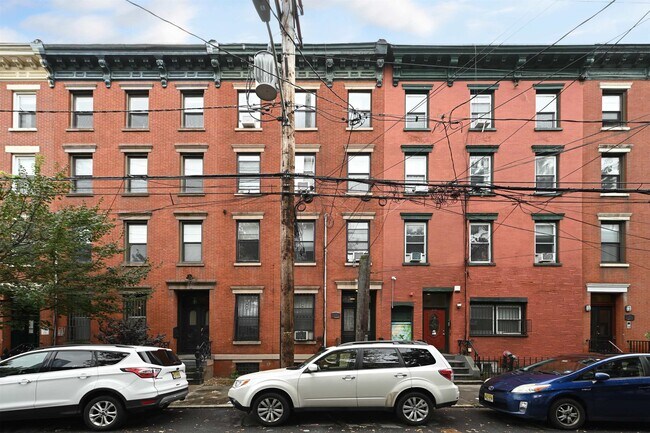 Building Photo - 215 1st St