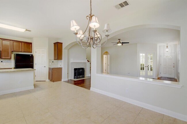 Building Photo - 1821 Village Oak Ct