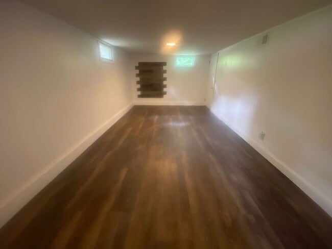 Building Photo - 1524 Alpine Dr