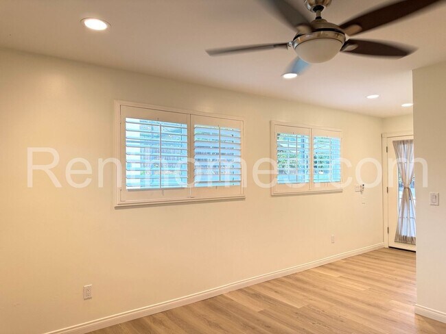 Building Photo - 13710 Utopia Rd