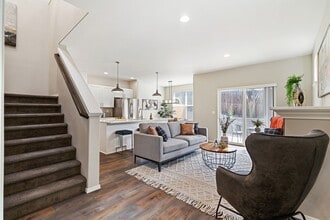 Building Photo - 3 Bedroom Townhome In Midtown with Fireplace