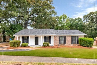 Building Photo - Beautifully Remodeled 4/2 Home in West Mob...
