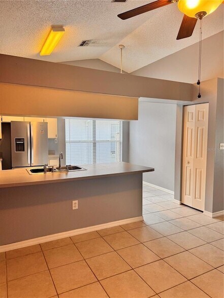 Building Photo - 2070 Sarah Louise Dr
