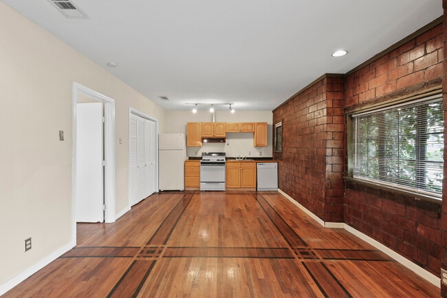 Building Photo - 405 N Prairie Ave
