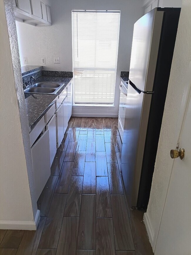 Building Photo - 6200 W Tidwell Rd