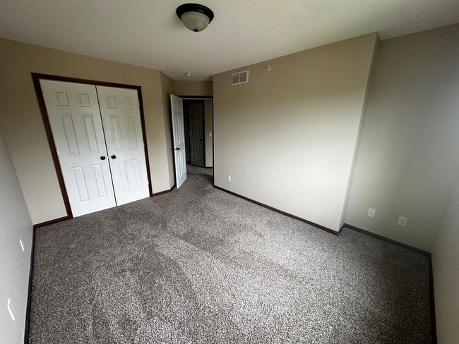 Building Photo - 3 Bed 3 Bath Townhome