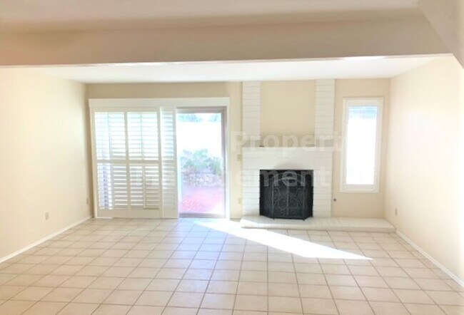 Building Photo - ***Charming 2 bed / 2 bath Townhome in Coastal Carlsbad - Available 04/15***