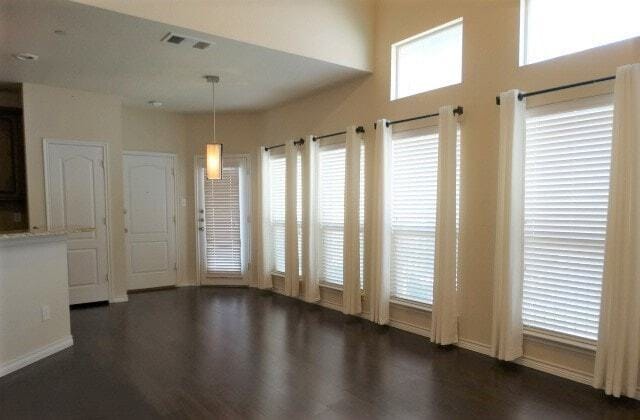 Building Photo - 5547 Cecina Dr