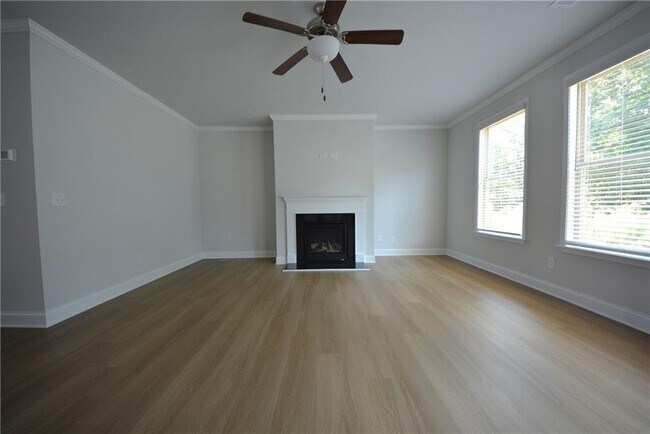 Building Photo - 547 Hellen Vly Dr