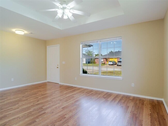 Building Photo - 12 Holly Dr