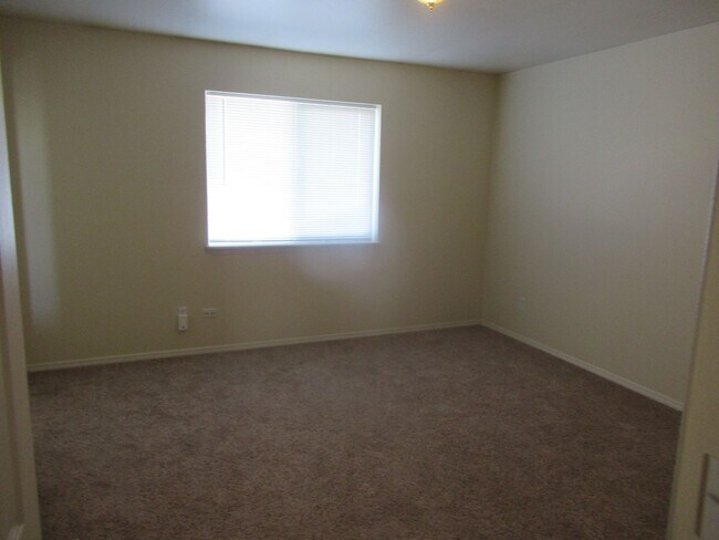 Building Photo - Townhome in CDA!