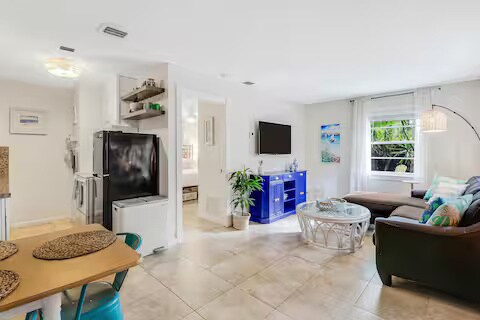 Building Photo - 713 Penn St