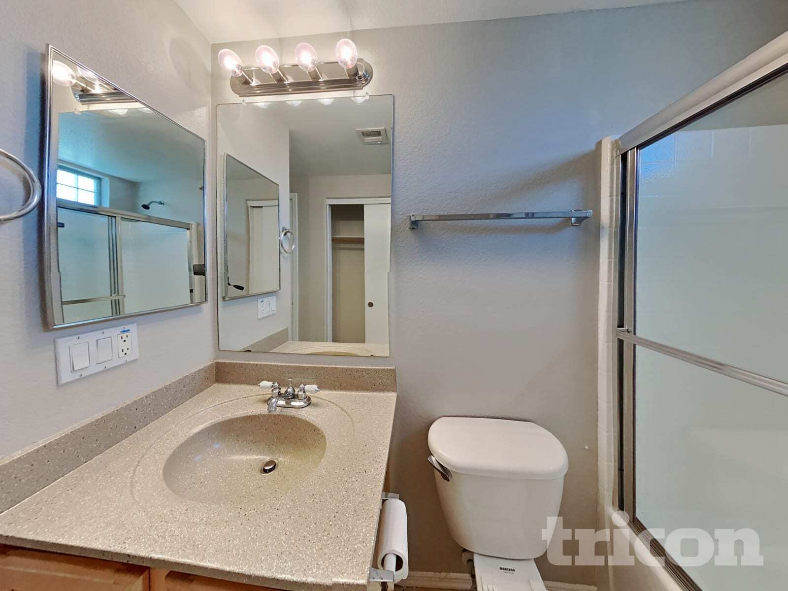 Building Photo - 16825 N 14th St