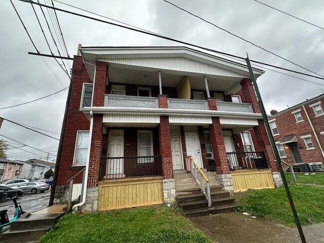 Primary Photo - Indianola Ave 1574-1580 MLR