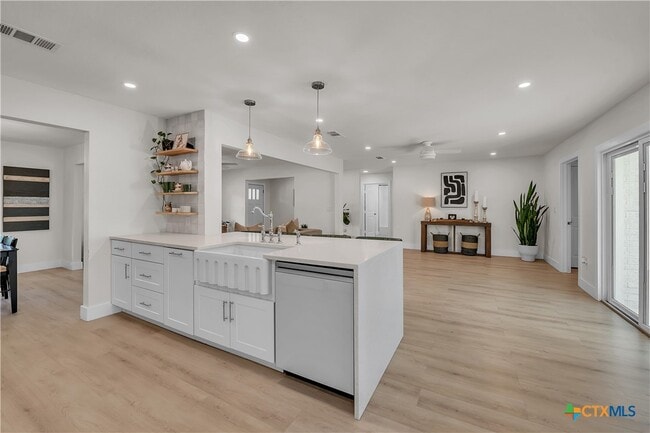 Building Photo - 513 Santa Clara Rd