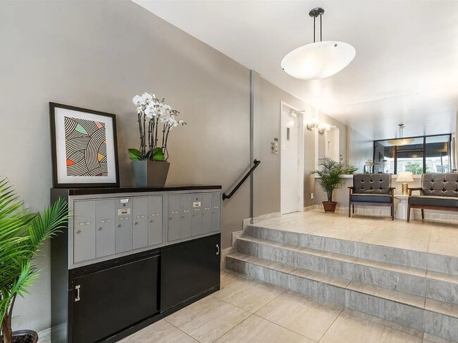 Building Photo - 1885 Jackson St