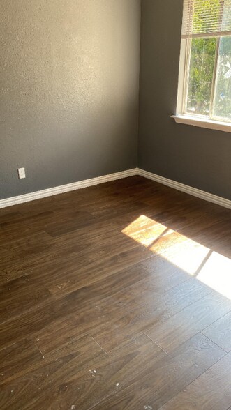 Building Photo - 2123 Chatham Square Ct