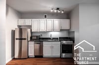Building Photo - 1140 N La Salle Dr