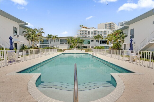 Building Photo - 425 Bayshore Dr