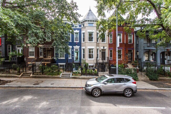 Building Photo - Cozy 1 Bedroom Apartment in Bloomingdale!