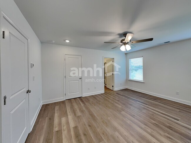 Building Photo - 1036 Highland Walk