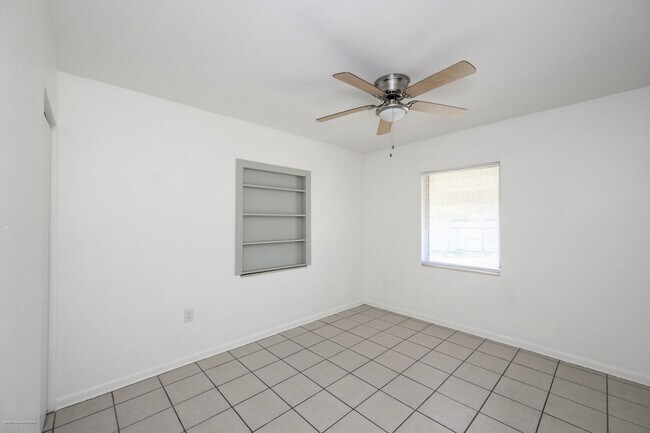Building Photo - 510 Sharon Cir