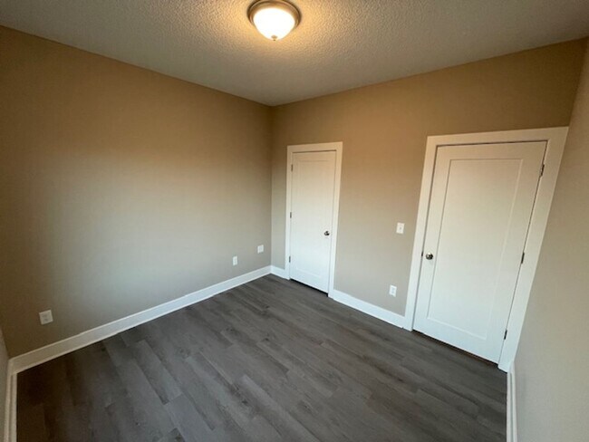 Building Photo - 9208/10 E Wassall