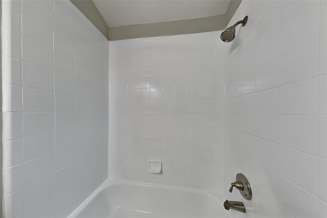 Building Photo - 21634 Falvel Lake Dr