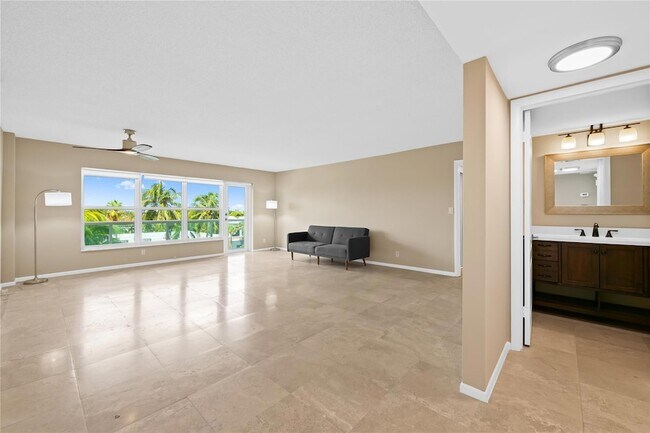 Building Photo - 3900 Galt Ocean Dr