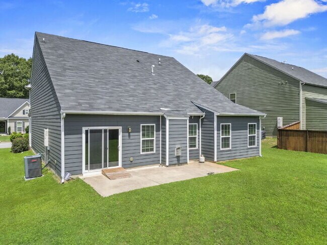 Building Photo - Charming 4-Bedroom Retreat with Cozy Fireplace in Fountain Inn