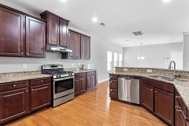 Building Photo - 1121 Survada Ln