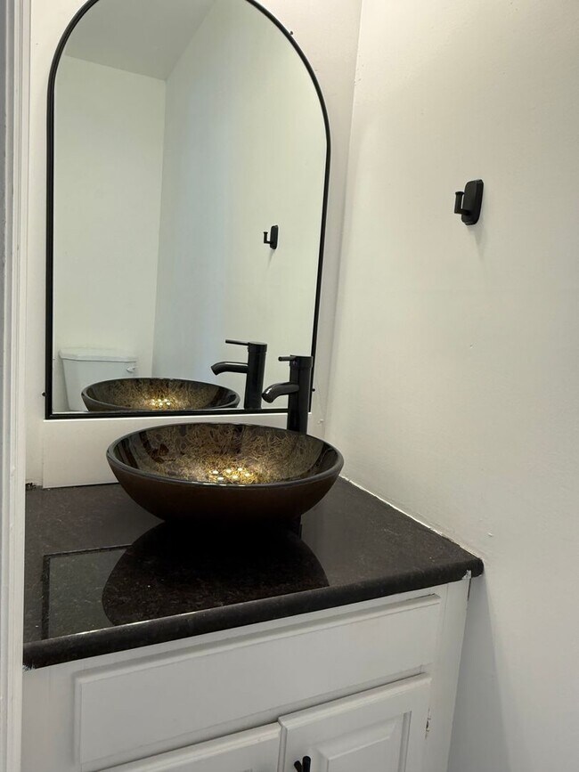 Building Photo - Beautiful 2-Bedroom 1.5 Bathroom Home in Elizabethtown School District!