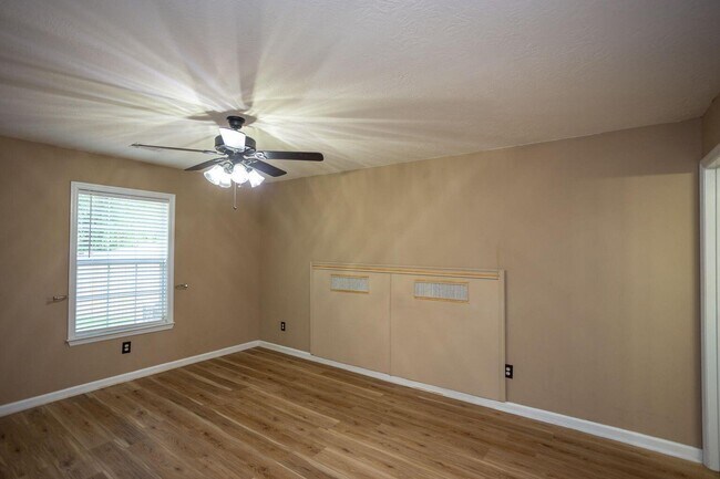 Building Photo - 6053 Sanibel Dr