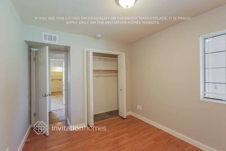 Building Photo - 1319 E Ivyglen St