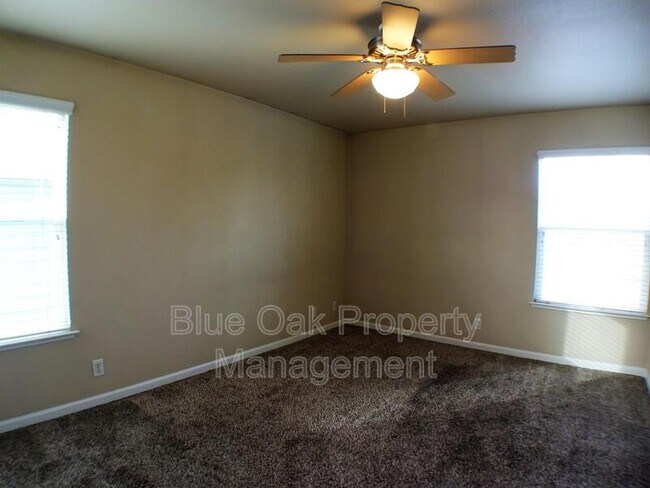 Building Photo - 2099 Hartford Dr